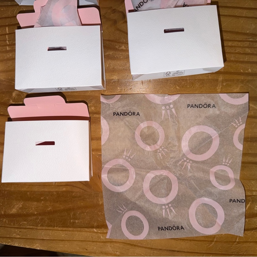 Lot of 5 NWOT Authentic Pandora Foldable Charm Envelope “Boxes” & Pandora Tissue - Picture 4 of 9